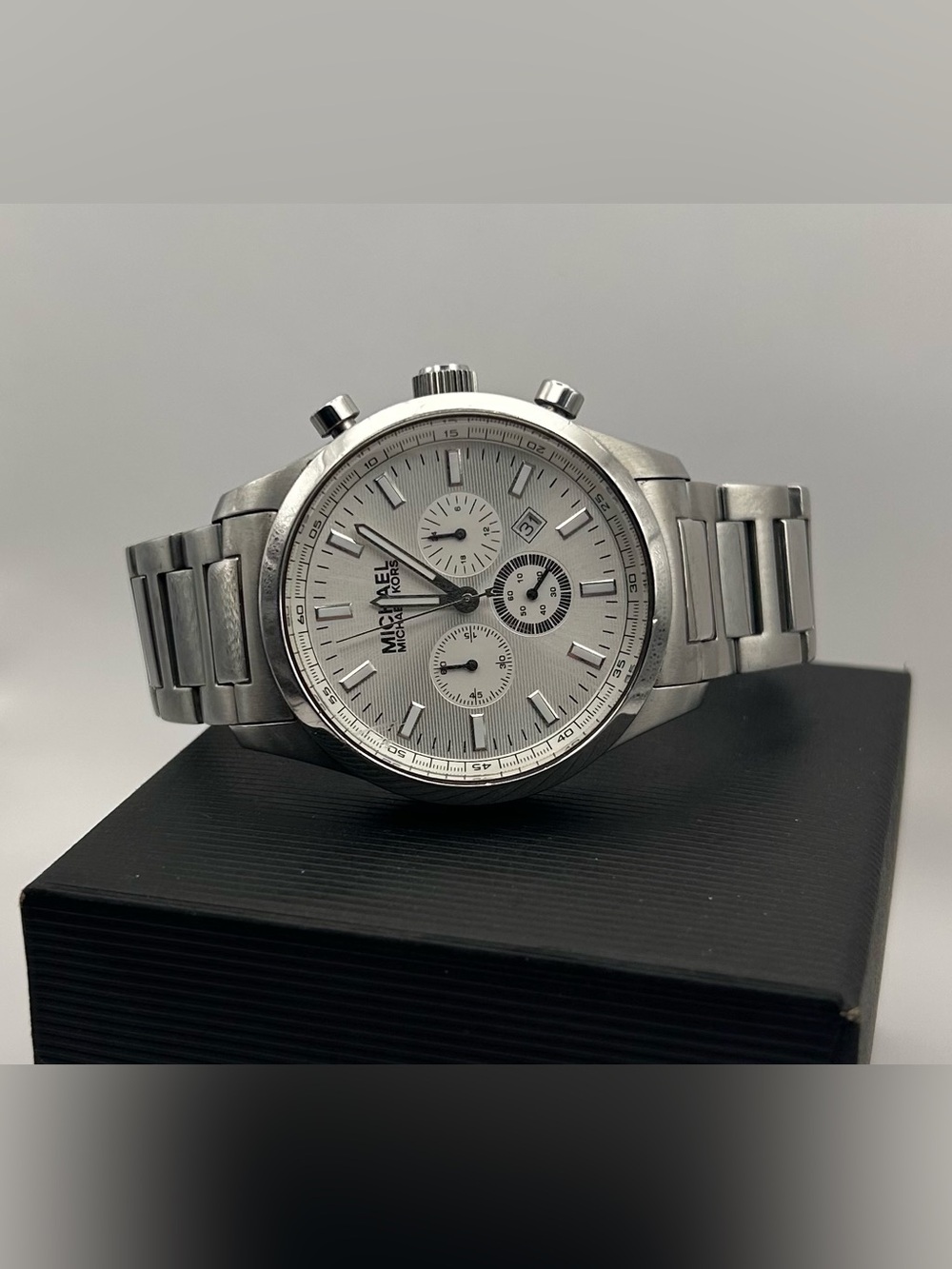 Michael Kors MK8015 Men’s Silver Stainless Steel Quartz Watch 42mm New Battery